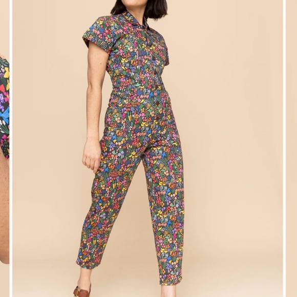 Colorful Floral Short-Sleeve Jumpsuit - Picture 5 of 5